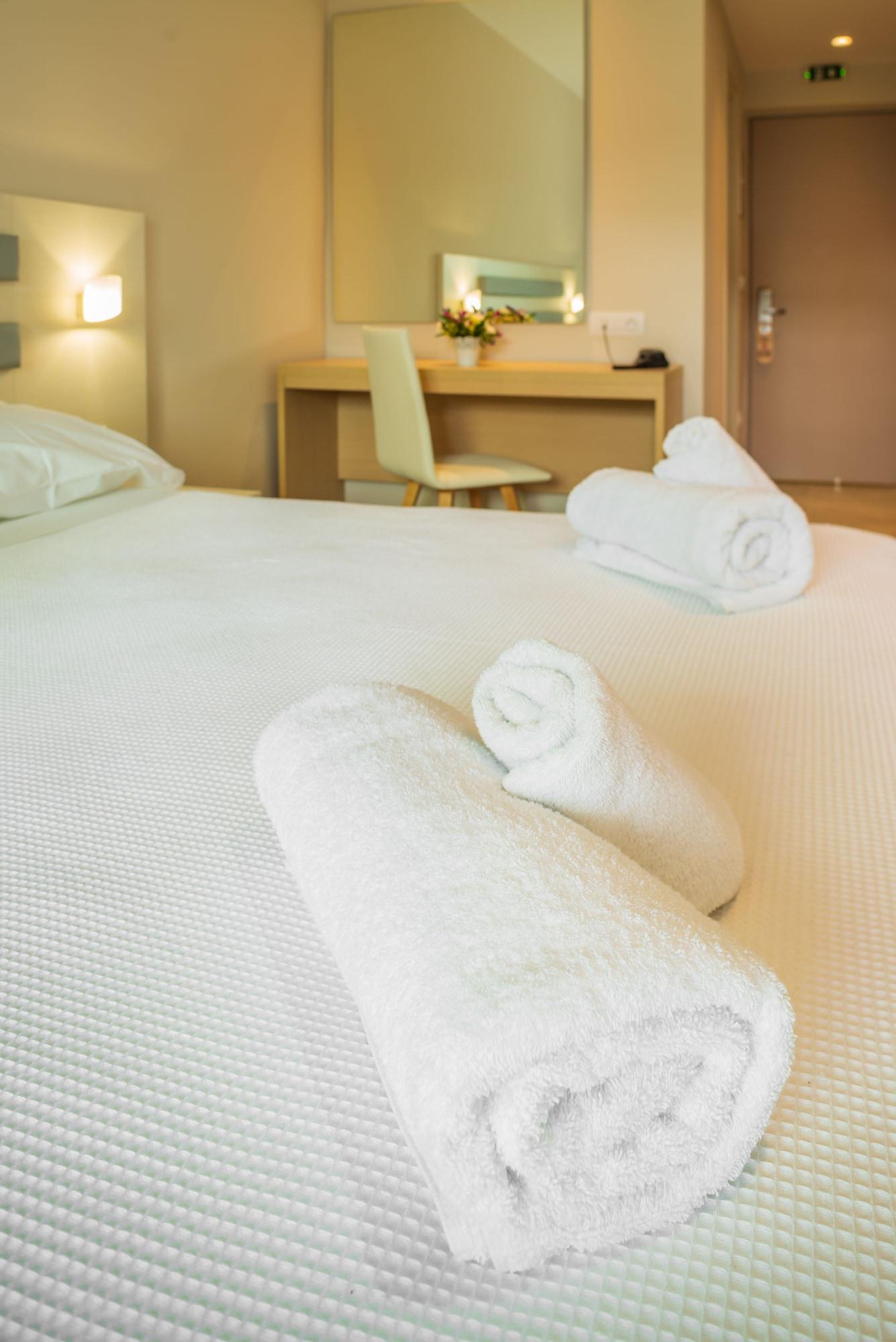 Cnic Gemini Hotel Mesongí Eksteriør billede